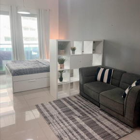 Studio with Sunset Views at Dubai Marina